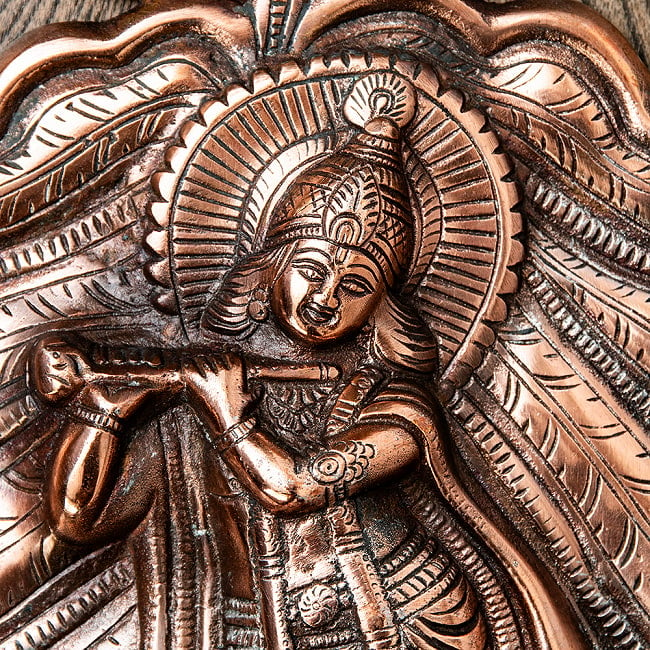 〔壁掛けタイプ〕インドの神様ウォールハンギング 菩提樹クリシュナ 33cm 2 - 丁寧に彫り込まれています。