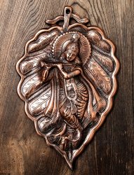 〔壁掛けタイプ〕インドの神様ウォールハンギング 菩提樹クリシュナ 33cm(TI-RSDL-1657)