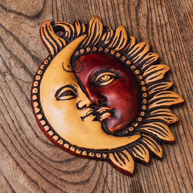 〔壁掛けタイプ〕インドの神様ウォールハンギング -チャンドラ・スーリヤ  [約15.5cm×12.5cm] 2 - 角度を変えてみてみました。