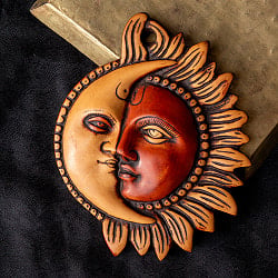 〔壁掛けタイプ〕インドの神様ウォールハンギング -チャンドラ・スーリヤ  [約15.5cm×12.5cm]の商品写真