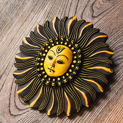 〔壁掛けタイプ〕インドの神様ウォールハンギング - 太陽神スーリヤ  [約18.5cm] - サブ2