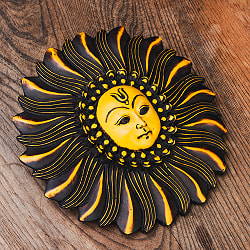 〔壁掛けタイプ〕インドの神様ウォールハンギング - 太陽神スーリヤ  [約18.5cm] - サブ3