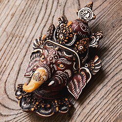 〔壁掛けタイプ〕手彫り模様のインドの神様ウォールハンギング - ガネーシャ  [約16.5cm×9.5cm] - サブ2