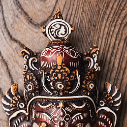 〔壁掛けタイプ〕手彫り模様のインドの神様ウォールハンギング - ガネーシャ  [約16.5cm×9.5cm] - サブ4