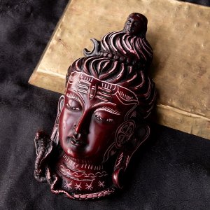 〔壁掛けタイプ〕手彫り模様のインドの神様ウォールハンギング - シヴァ [約16.5cm×8.5cm](TI-RSDL-1674)