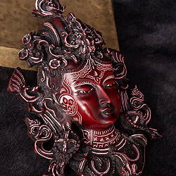 〔壁掛けタイプ〕手彫り模様のインドの神様ウォールハンギング - グリーン・ターラー 多羅菩薩  [約20.5cm×13.5cm] - サブ2