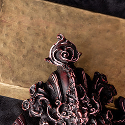 〔壁掛けタイプ〕手彫り模様のインドの神様ウォールハンギング - グリーン・ターラー 多羅菩薩  [約20.5cm×13.5cm] - サブ3