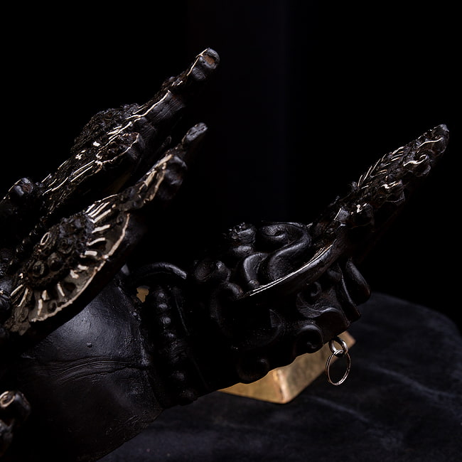 〔壁掛けタイプ〕手彫り模様のインドの神様ウォールハンギング - ガネーシャ  [約37.5cm×25cm × 13.5cm] 6 - 立体的な作りになっています。