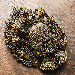 〔壁掛けタイプ〕手彫り模様のインドの神様ウォールハンギング - バイラヴァ 大威徳明王 [約34cm×25cm ×9cm] - サブ3