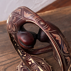 手彫り模様のインドの神様 - タントラ シャクティ [約25.5cm×20cm × 12cm] - サブ3