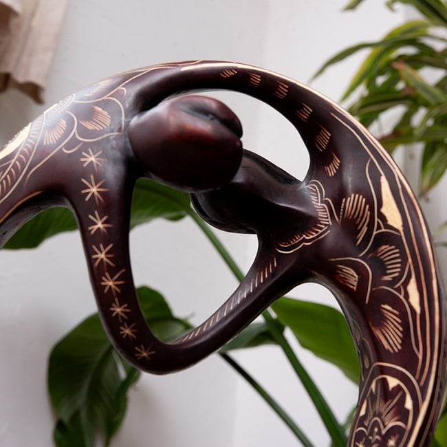 手彫り模様のインドの神様 - タントラ シャクティ [約25.5cm×20cm × 12cm] 7 - 男女が繋がったような円形