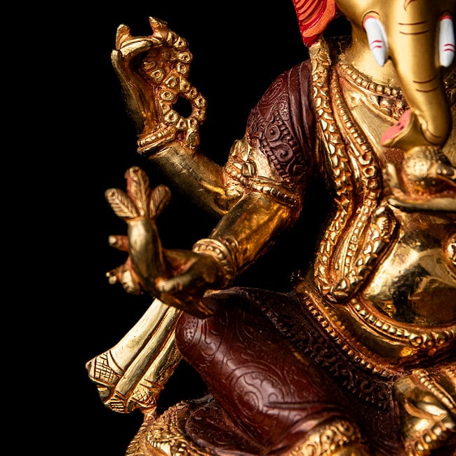 大聖歓喜天（ガネーシャ） 銅造鍍金仕上げ - 23.5cm 9 - ほっそりした指が美しい彫り込みになっています。