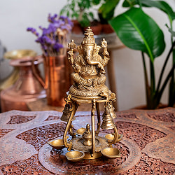 プージャ・ガネーシャ像　5つのディア・オイルランプ　3つのベル　美しいブラス製〔約14cm×約15cm 約15cm 約2064g〕 - サブ2
