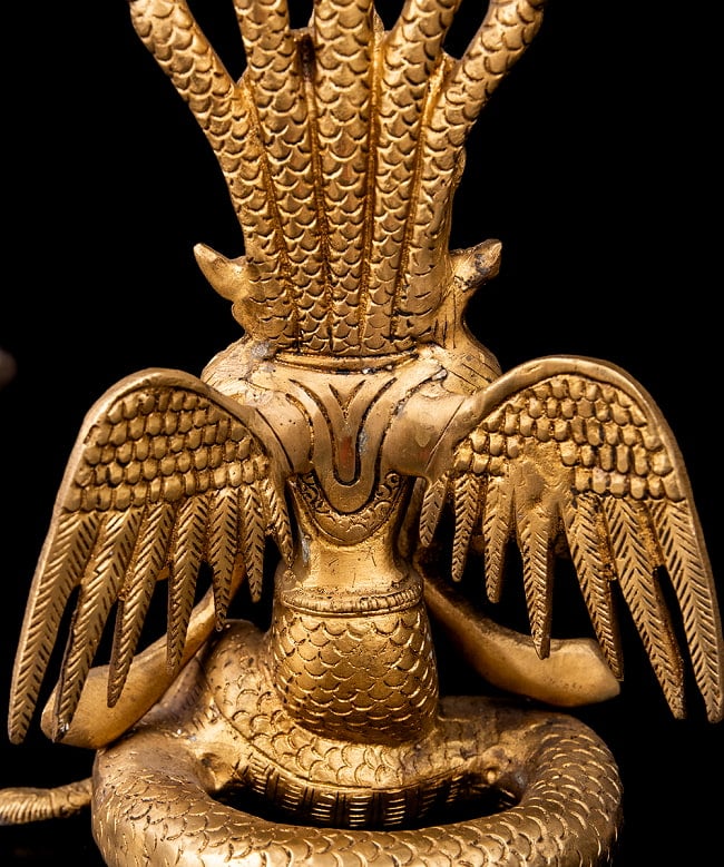 蛇の神様　富や繁栄の象徴　ナーガ像　美しいブラス製〔約22cm×約13.5cm 約9cm 約2178g〕 13 - 別の角度から