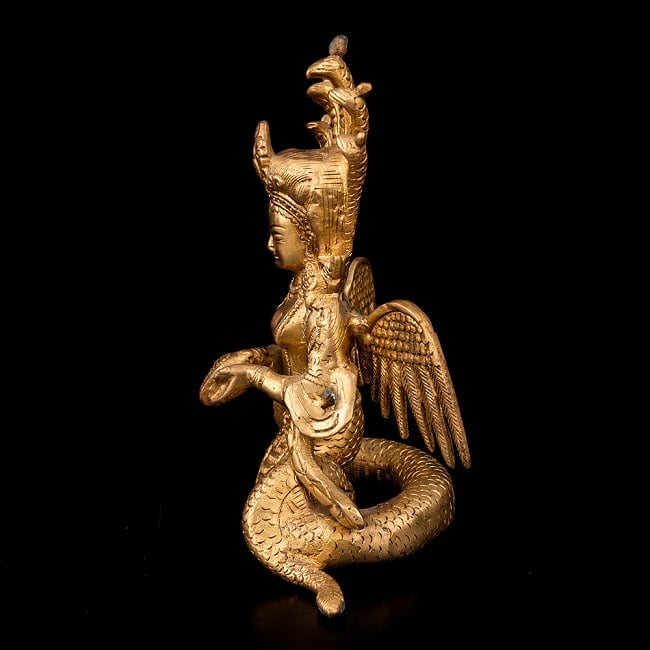 蛇の神様　富や繁栄の象徴　ナーガ像　美しいブラス製〔約22cm×約13.5cm 約9cm 約2178g〕 14 - 斜め横からの写真です