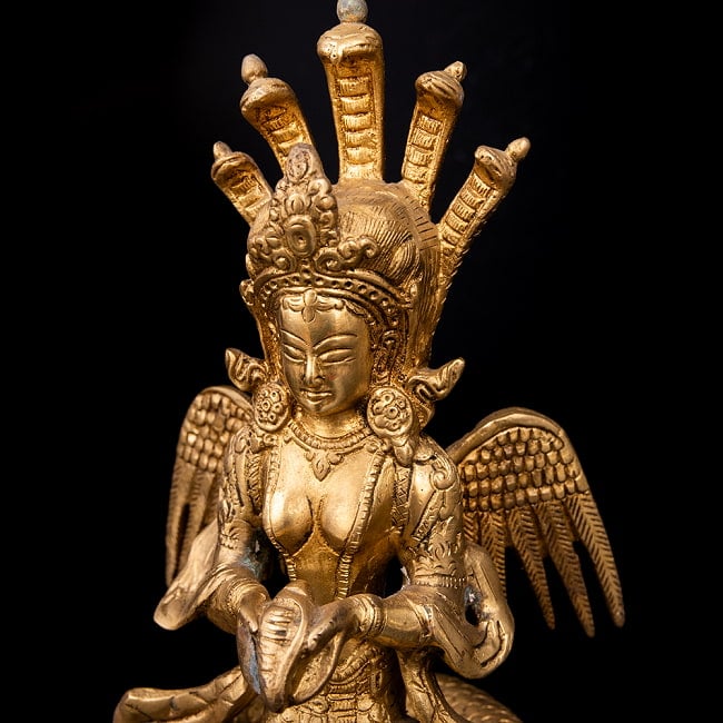 蛇の神様　富や繁栄の象徴　ナーガ像　美しいブラス製〔約22cm×約13.5cm 約9cm 約2178g〕 6 - 丁寧に彫り込みが行われています