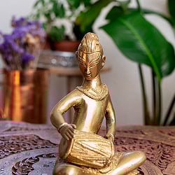 【一点物】ムリダンガム(両面太鼓)奏者像　美しいブラス製〔約16cm×約11.8cm 約7.5cm 約1589g〕 - サブ3