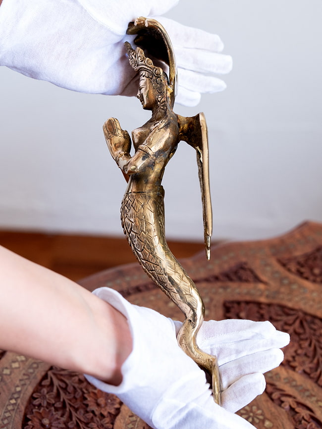 【一点物】ナーガ・カンニャ ゴージャスなドアノブ 美しいブラス製〔約30cm×約9.2cm 約7.3cm 約1188g〕 16 - 横からの写真です