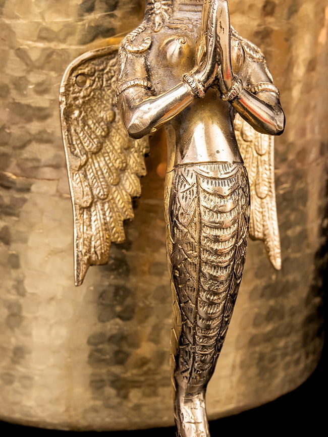 【一点物】ナーガ・カンニャ ゴージャスなドアノブ 美しいブラス製〔約30cm×約9.2cm 約7.3cm 約1188g〕 7 - 胴体の写真です