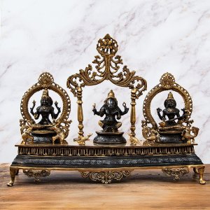 【1点物】真鍮黒塗仕上げ ガネーシャ・ラクシュミ・サラスヴァティ 三柱坐像祭壇 高さ59cm 21kg