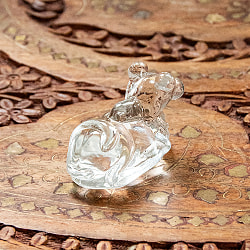 インドの神様 ガラス製ペーパーウェイト - 聖なる牛 高さ3.5cm - サブ5