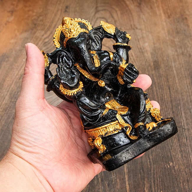 ガネーシャ像 バリ・ヒンドゥーの神様像 レジン製 14.5cm 9 - このくらいのサイズ感になります。ずっしりとした重量感があります。