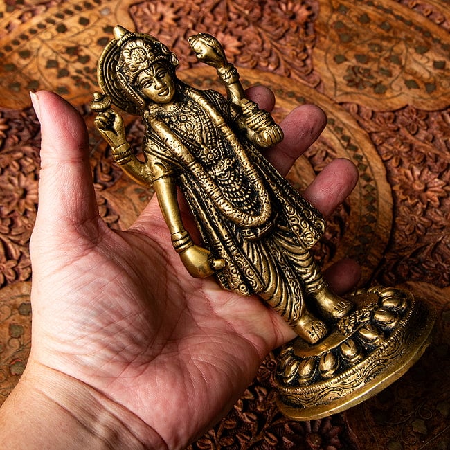 ダンワンタリ 神像 アーユルヴェーダの神様 高さ18.5cm 8 - どっしりと存在感のある神像です。