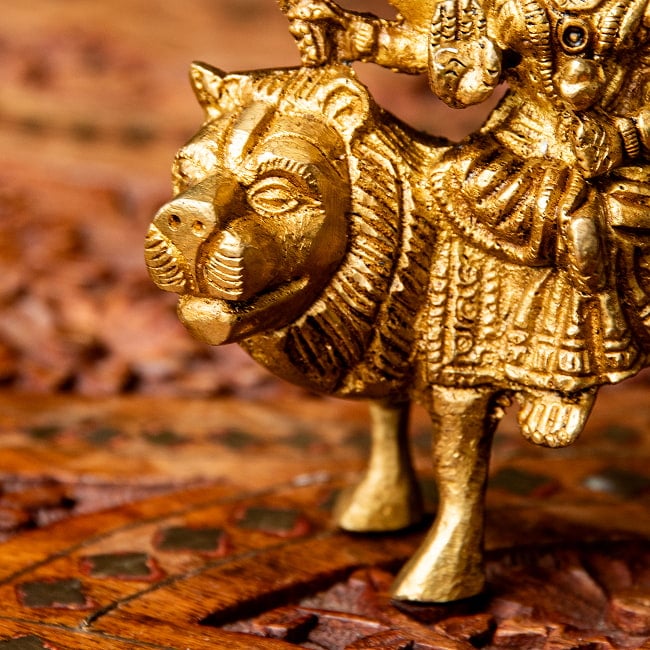 ドゥルガー (高さ:9.5cm) 3 - 獅子に乗っています。