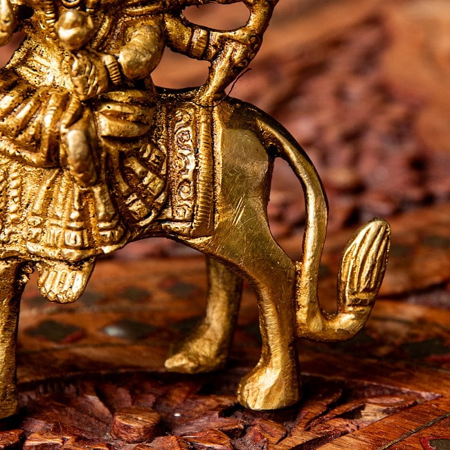 ドゥルガー (高さ:9.5cm) 4 - 足元も丁寧に作り込まれています。