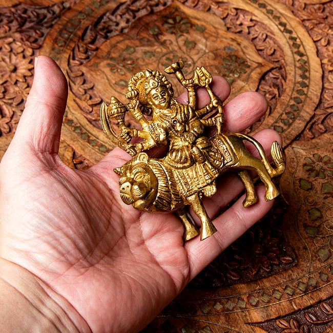 ドゥルガー (高さ:9.5cm) 8 - これくらいのサイズ感になります。