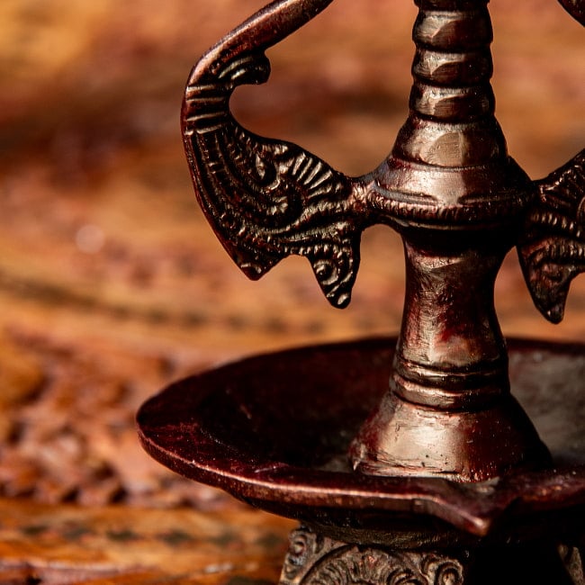 ダンシングガネーシャのオイルランプ 重厚なブラス製 高さ20cm 4 - 細部を見てみました。