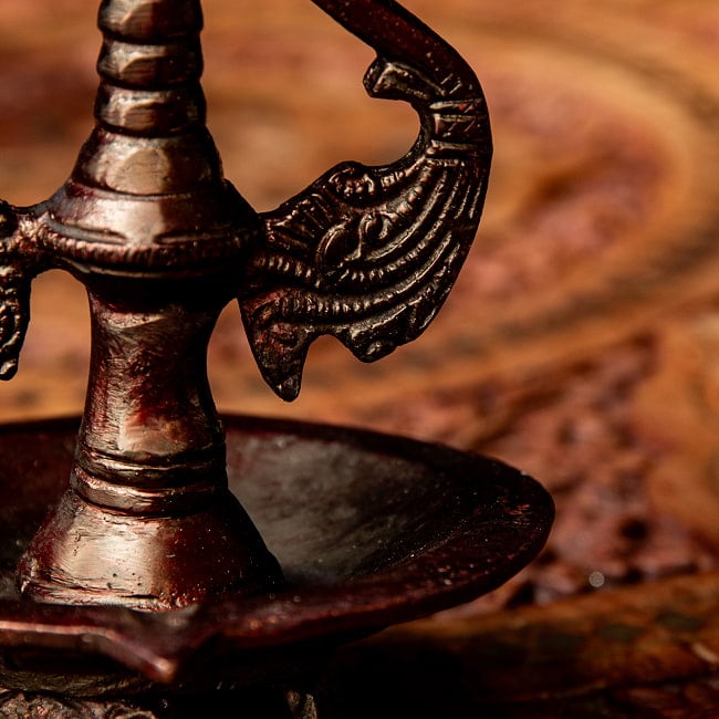 ダンシングガネーシャのオイルランプ 重厚なブラス製 高さ20cm 5 - 立体的な造形になっています。