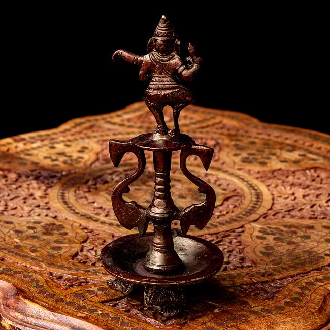 ダンシングガネーシャのオイルランプ 重厚なブラス製 高さ20cm 9 - 背面の様子です。