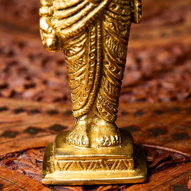 ダンワンタリ 神像 アーユルヴェーダの神様 高さ14.5cm 4 - すらりとした足回り。