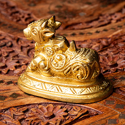 ブラス製 聖牛ナンディン像 大サイズ 高さ5.5cm - サブ2