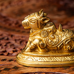 ブラス製 聖牛ナンディン像 大サイズ 高さ5.5cm - サブ3