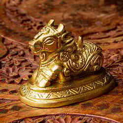 ブラス製 聖牛ナンディン像 高さ5.5cm