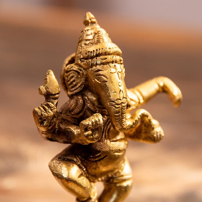 ブラス製 ダンシングガネーシャ 11cm 9 - 細部を見てみました。