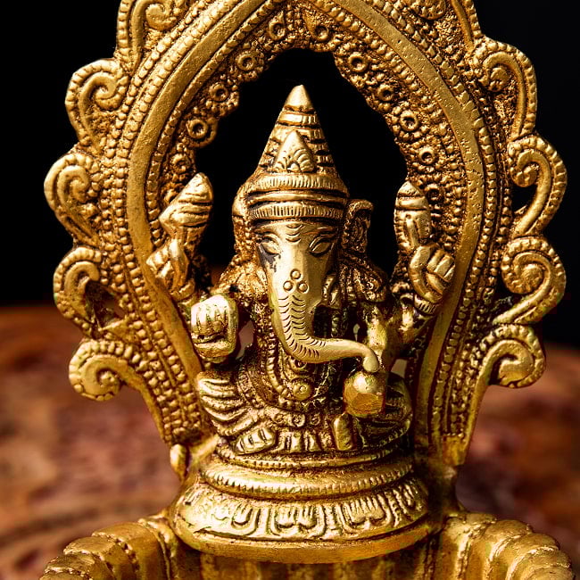 ガネーシャのオイルランプ 重厚なブラス製 高さ20.5cm 2 - ガネーシャ部分を見てみました。