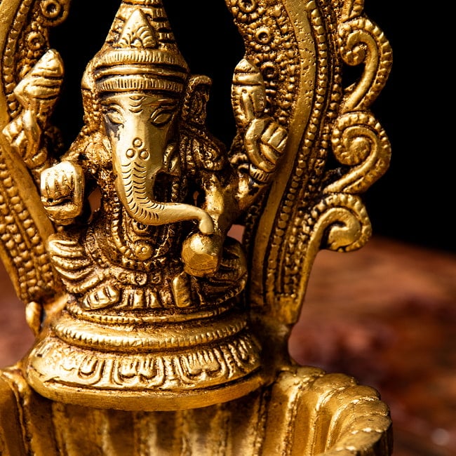 ガネーシャのオイルランプ 重厚なブラス製 高さ20.5cm 6 - 細部を見てみました。