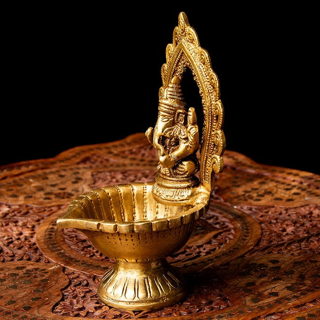 ガネーシャのオイルランプ 重厚なブラス製 高さ20.5cm 7 - 横からの様子です。