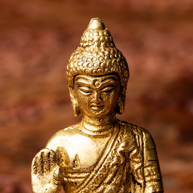 ブッダ坐像 重厚なブラス製 8.5cm 2 - 顔のアップです。