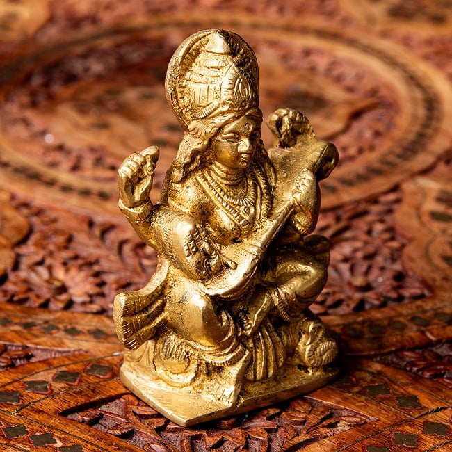 サラスヴァティ坐像 重厚なブラス製 高さ10cm 7 - 角度を変えてみてみました。