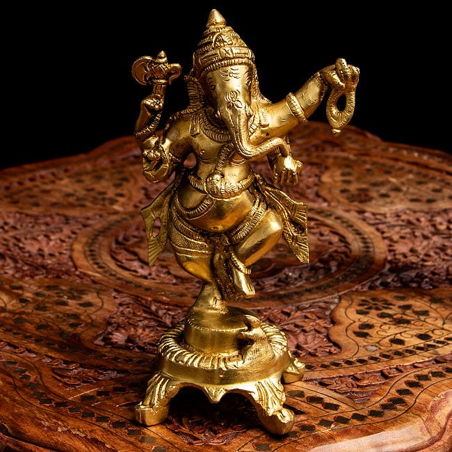 ブラス製 ダンシングガネーシャ 19cm 2 - 踊る姿で表現されています。