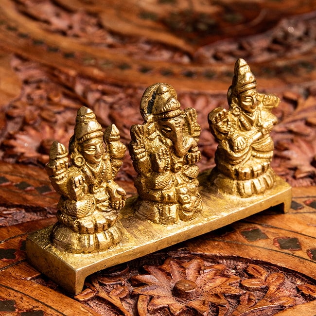 ブラス製 ガネーシャ・ラクシュミ・サラスヴァティ 5.5cm 5 - 立体的な造形です。
