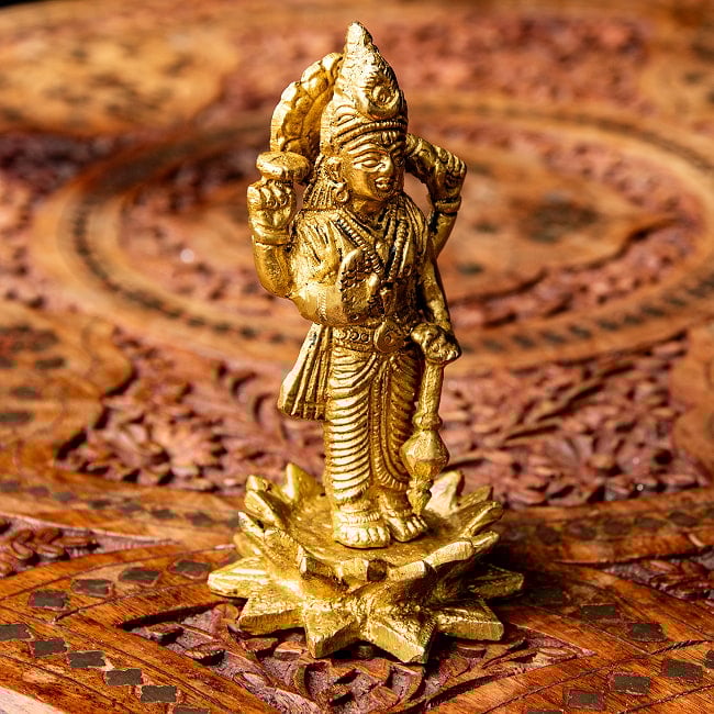 ヴィシュヌ 立像 高さ：11cm程度 5 - 立体的な造形になっています。