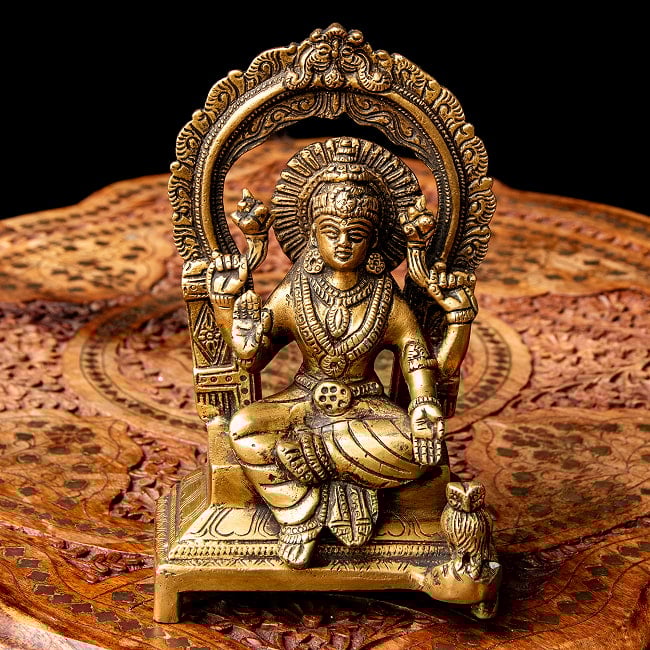 ブラス製 ラクシュミー像(高さ:約18cm)の写真