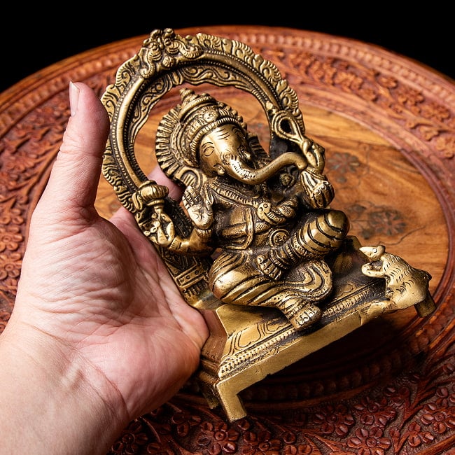 ブラス製 ガネーシャ 18cm 12 - これくらいのサイズ感です。