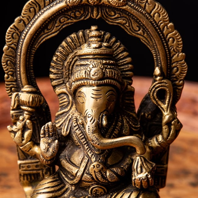 ブラス製 ガネーシャ 18cm 2 - お顔の様子です。