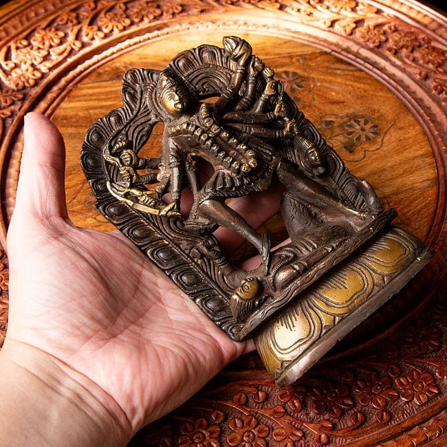 ブラス製 カーリー立像 - 17cm 10 - これくらいのサイズ感です。